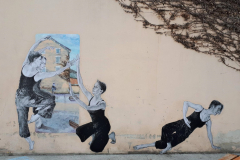 Au pied des murs